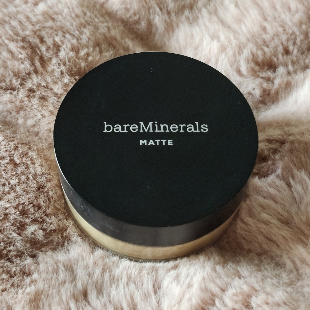 NWT bareMinerals Matte Foundation in Golden Beige 13